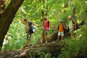MomClone-Summer-Camp-Planning-hiking-in-woods
