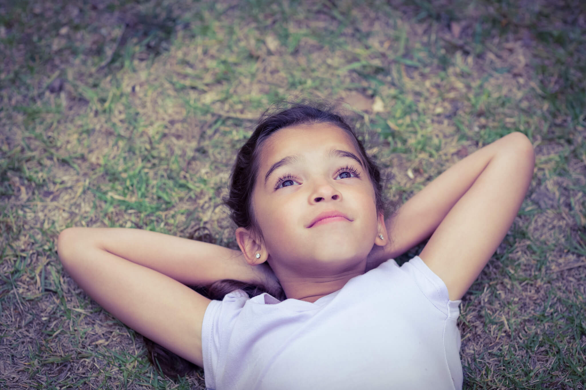 Tips for Parents to Foster Curiosity and Creativity in Children Girl Daydreaming